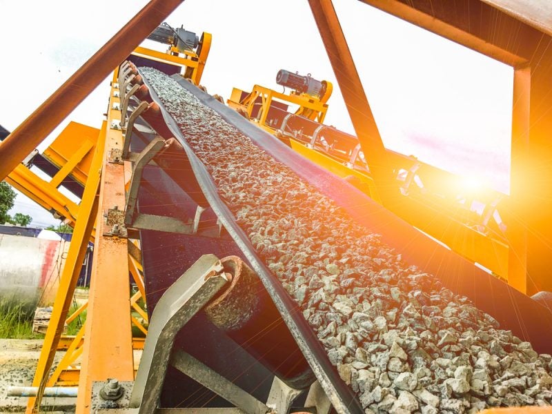 Cost of ineffective level measurement at conveyor belt transfer