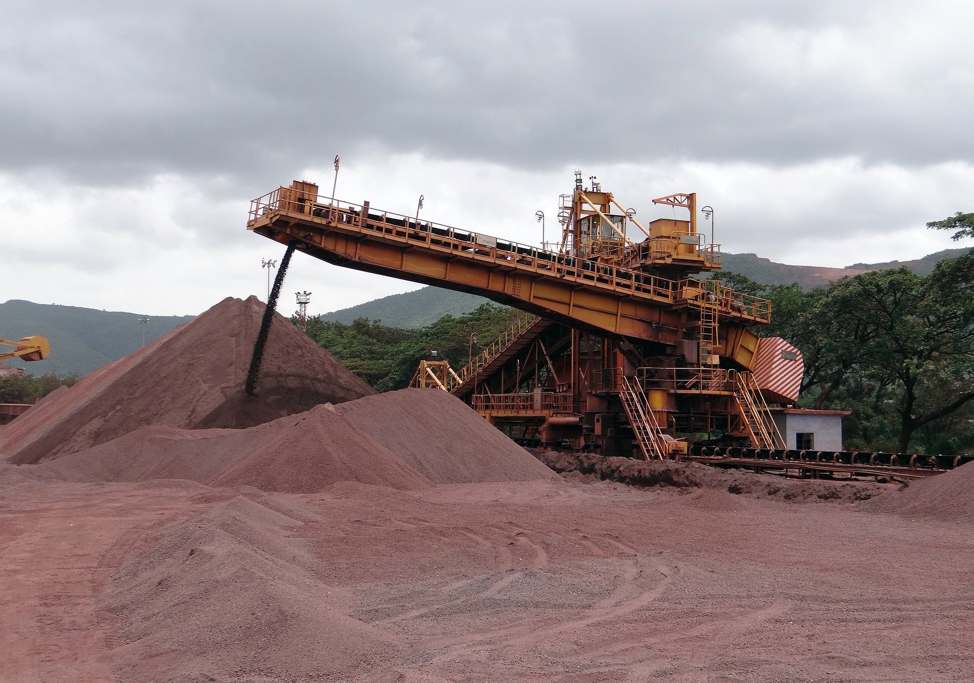 China's Sinosteel reaches deal to develop iron ore mine in Cameroon