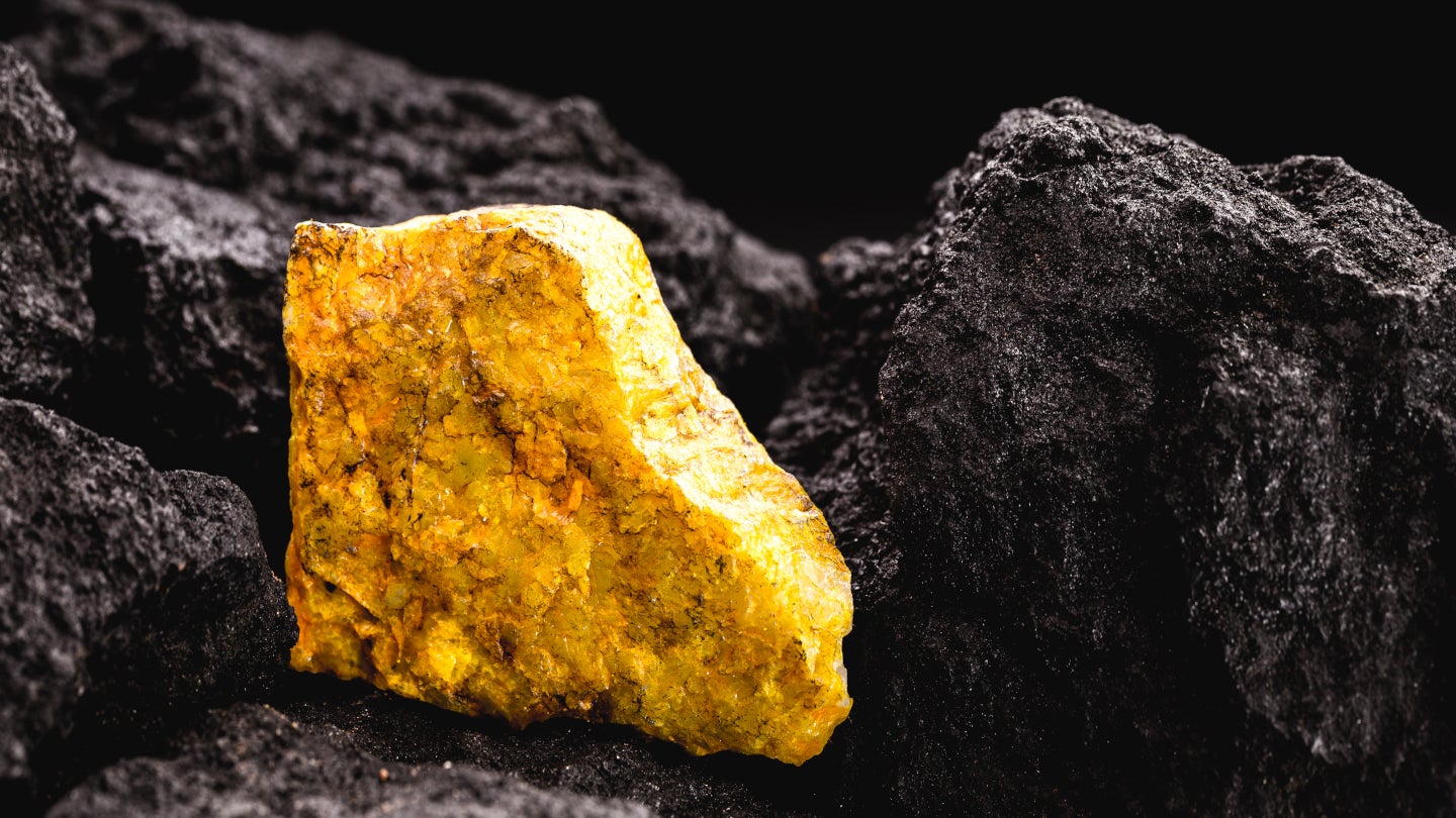 Azincourt acquires options for full ownership of Harrier uranium project in Canada