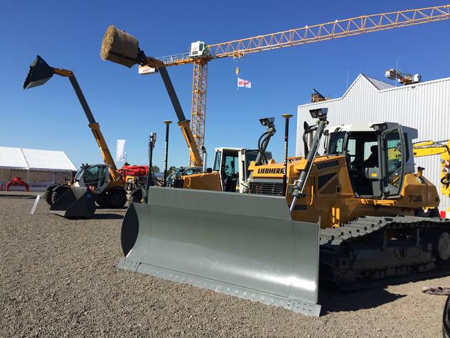 The Leica iCON dozer systems open new dimensions in earthmoving and fine grading.
